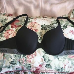 Calvin Klein Bra with molded underwire cups 38B NWOT